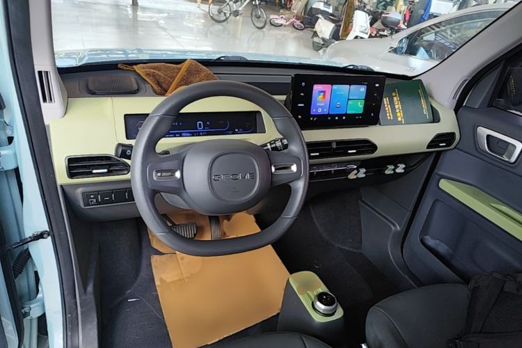 Used Geely Galaxy Panda 2023 Panda Mini 200km Endurance Bear Center Console