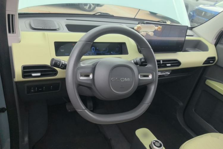 Used Geely Galaxy Panda 2023 Panda Mini 200km Dynamic Bear Center Console