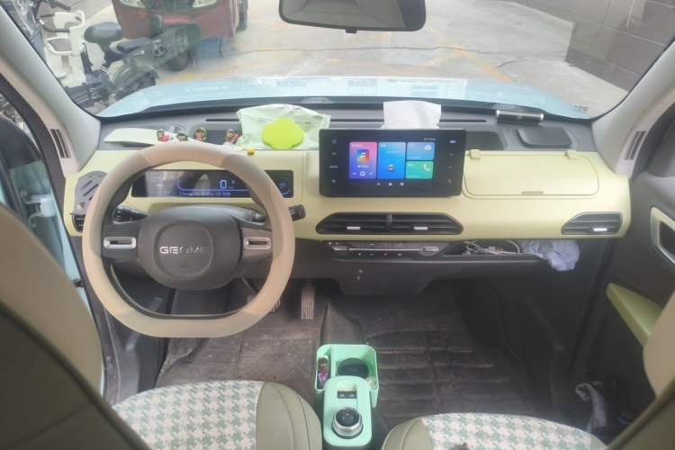 Used Geely Galaxy Panda 2023 Panda Mini 200km Endurance Bear Center Console
