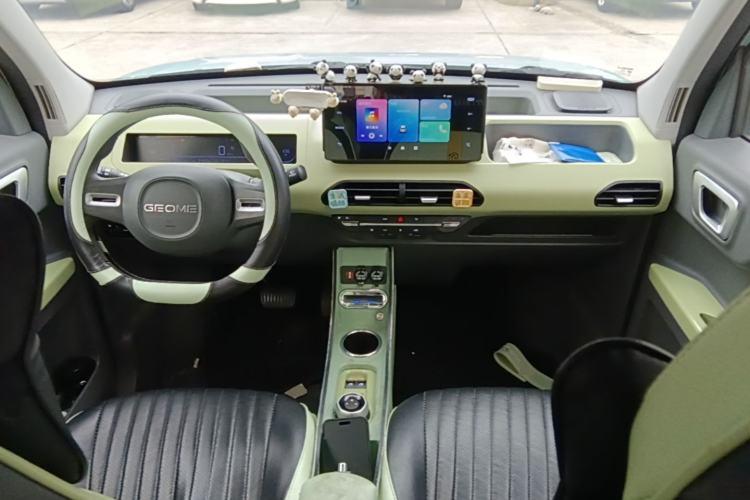 Used Geely Galaxy Panda 2023 Panda Mini 200km Endurance Bear Center Console