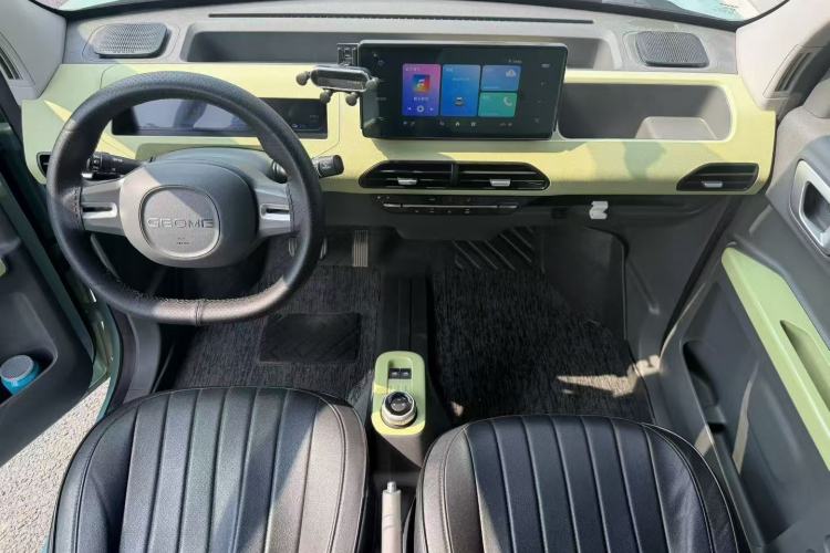 Used Geely Galaxy Panda 2023 Panda Mini 200km Endurance Bear Center Console
