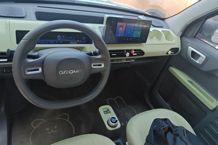 Used Geely Galaxy Panda 2023 Panda Mini 200km Endurance Bear Center Console
