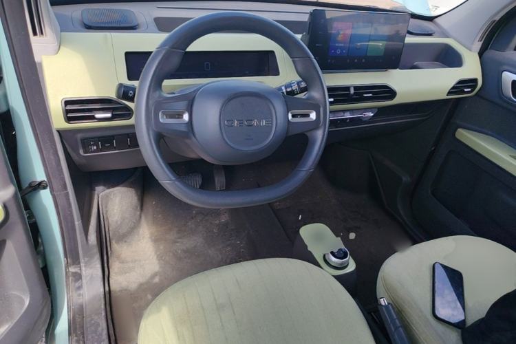 Used Geely Galaxy Panda 2023 Panda Mini 200km Endurance Bear Center Console