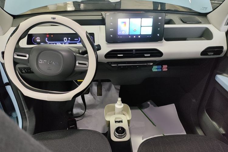 Used Geely Galaxy Panda 2023 Panda Mini 200km Endurance Bear Center Console
