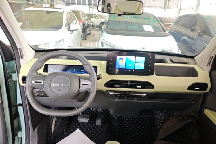 Used Geely Galaxy Panda 2023 Panda Mini 200km Dynamic Bear Center Console