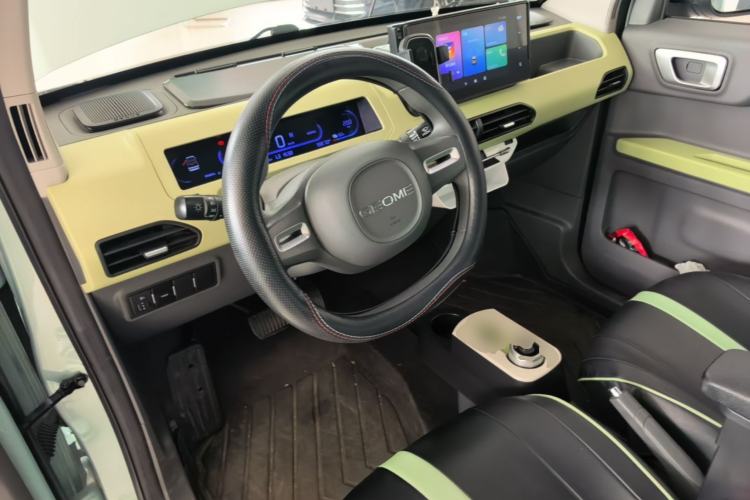 Used Geely Galaxy Panda 2023 Panda Mini 200km Endurance Bear Center Console