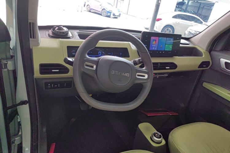 Used Geely Galaxy Panda 2023 Panda Mini 200km Endurance Bear Center Console