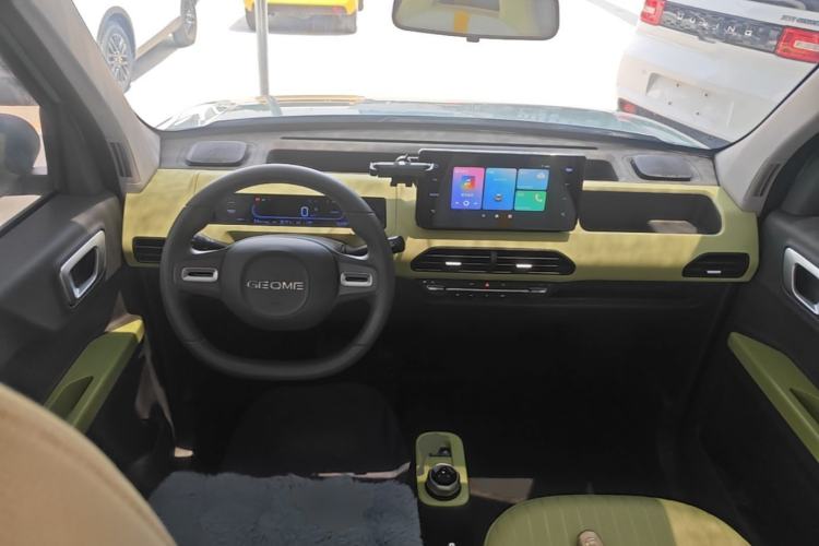 Used Geely Galaxy Panda 2023 Panda Mini 200km Endurance Bear Center Console