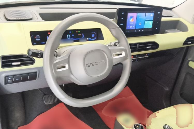 Used Geely Galaxy Panda 2023 Panda Mini 200km Endurance Bear Center Console