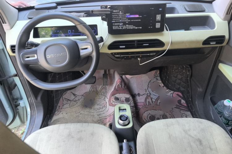 Used Geely Galaxy Panda 2023 Panda Mini 200km Endurance Bear Center Console