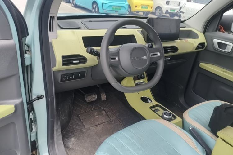 Used Geely Galaxy Panda 2023 Panda Mini 200km Endurance Bear Center Console