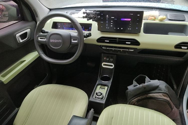 Used Geely Galaxy Panda 2023 Panda Mini 200km Endurance Bear Center Console