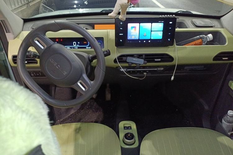 Used Geely Galaxy Panda 2023 Panda Mini 200km Endurance Bear Center Console