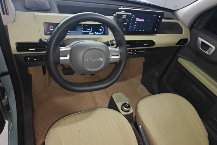 Used Geely Galaxy Panda 2023 Panda Mini 200km Endurance Bear Center Console