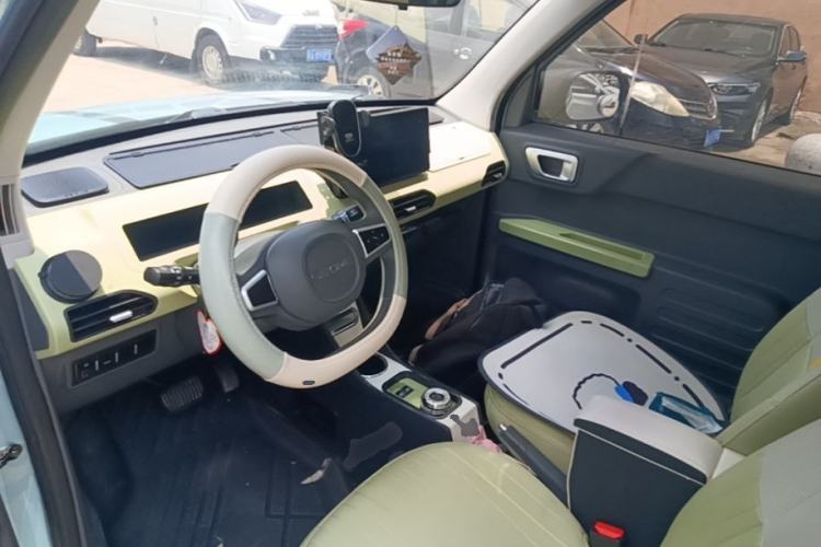 Used Geely Galaxy Panda 2023 Panda Mini 200km Endurance Bear Center Console