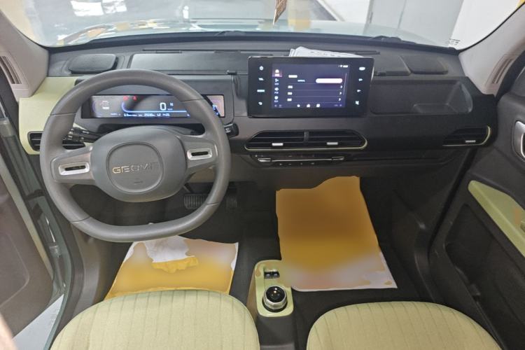Used Geely Galaxy Panda 2023 Panda Mini 200km Endurance Bear Center Console