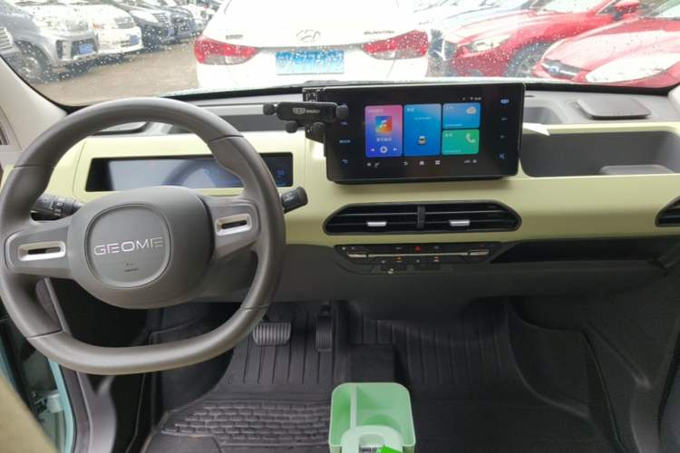 Used Geely Galaxy Panda 2023 Panda Mini 200km Endurance Bear Center Console