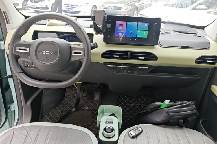 Used Geely Galaxy Panda 2023 Panda Mini 200km Endurance Bear Center Console