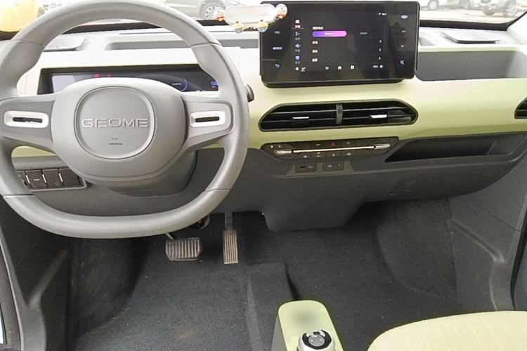 Used Geely Galaxy Panda 2023 Panda Mini 200km Endurance Bear Center Console