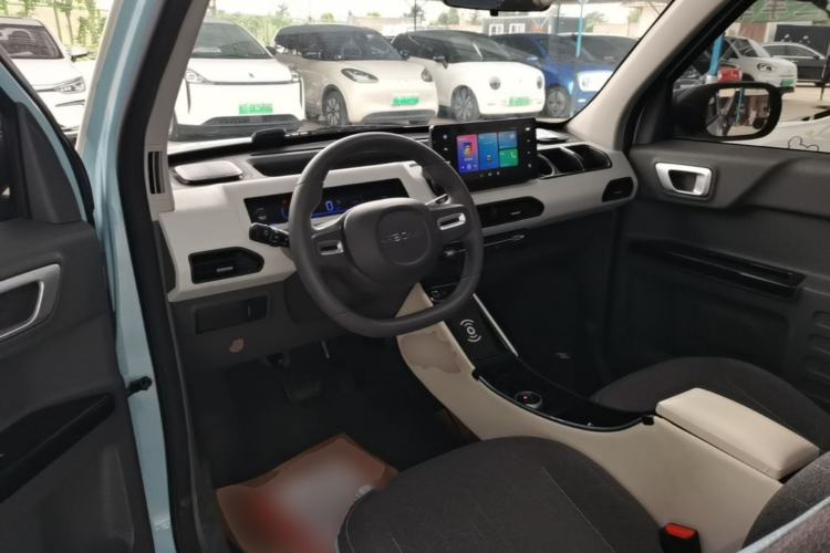 Used Geely Galaxy Panda 2023 Panda Mini 200km Endurance Bear Center Console