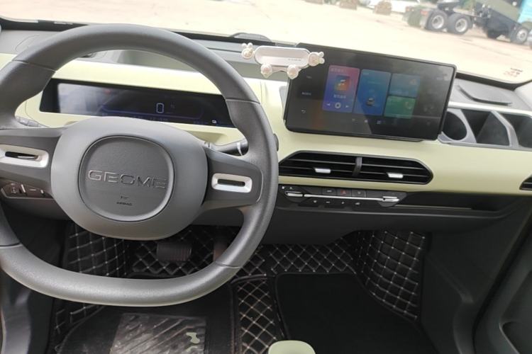 Used Geely Galaxy Panda 2023 Panda Mini 200km Endurance Bear Center Console