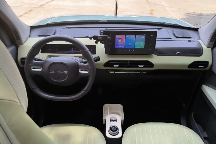 Used Geely Galaxy Panda 2023 Panda Mini 200km Dynamic Bear Center Console