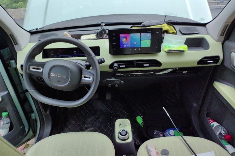 Used Geely Galaxy Panda 2023 Panda Mini 200km Endurance Bear Center Console
