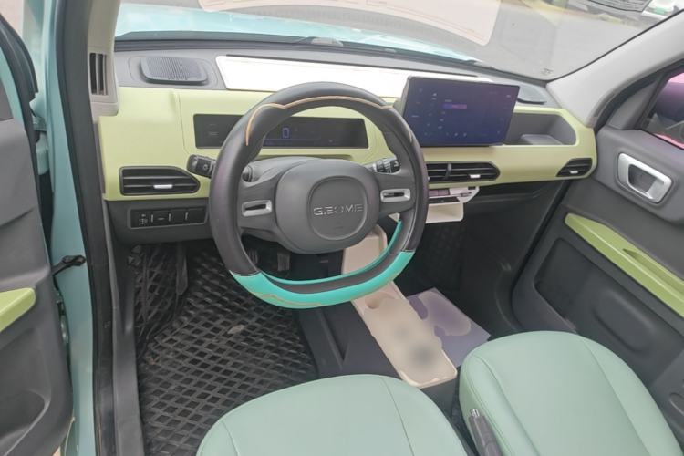Used Geely Galaxy Panda 2023 Panda Mini 200km Endurance Bear Center Console