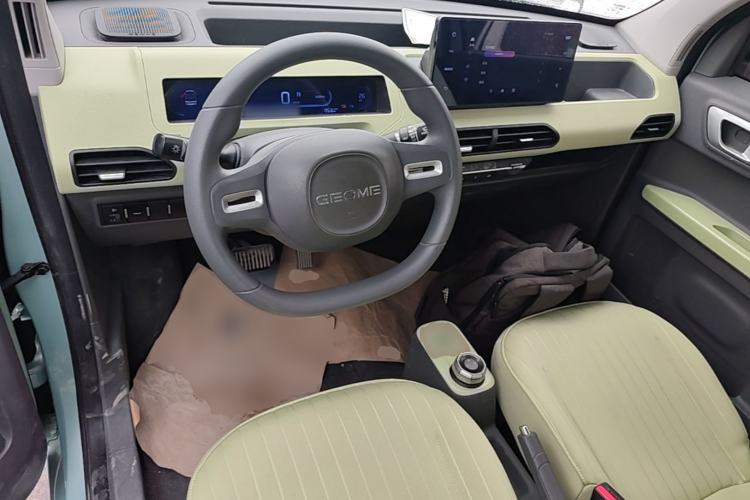 Used Geely Galaxy Panda 2023 Panda Mini 200km Endurance Bear Center Console