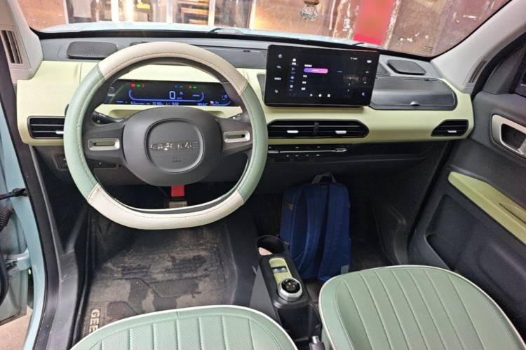 Used Geely Galaxy Panda 2023 Panda Mini 200km Endurance Bear Center Console