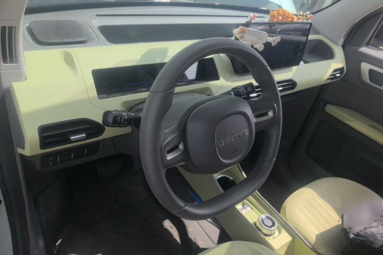 Used Geely Galaxy Panda 2023 Panda Mini 200km Endurance Bear Center Console