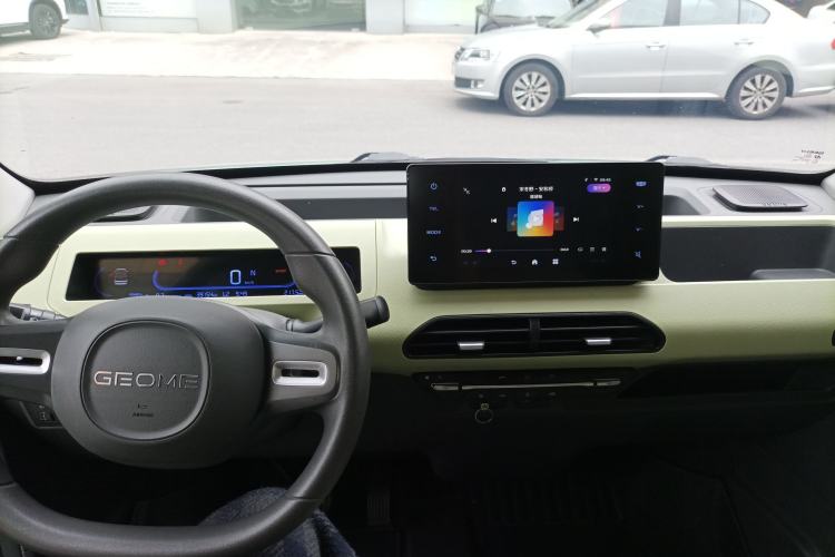 Used Geely Galaxy Panda 2023 Panda Mini 200km Endurance Bear Center Console