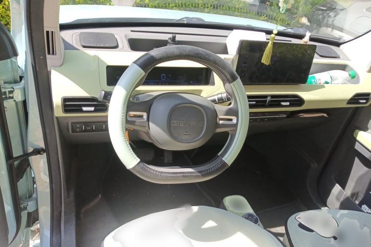 Used Geely Galaxy Panda 2023 Panda Mini 200km Endurance Bear Center Console