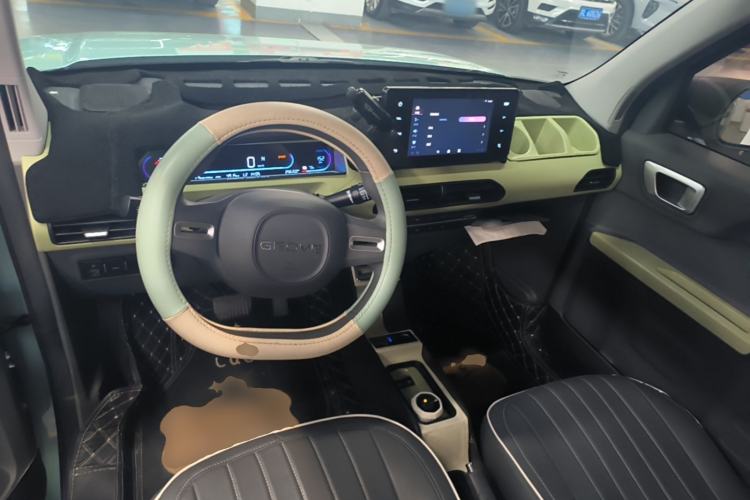 Used Geely Galaxy Panda 2023 Panda Mini 200km Dynamic Bear Center Console
