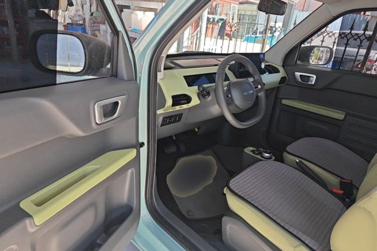 Used Geely Galaxy Panda 2023 Panda Mini 200km Endurance Bear Driver Seat
