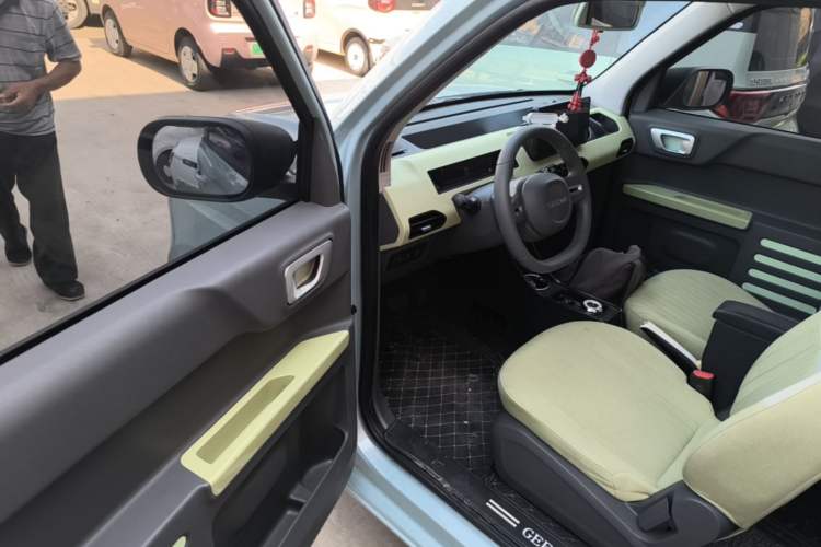 Used Geely Galaxy Panda 2023 Panda Mini 200km Endurance Bear Driver Seat