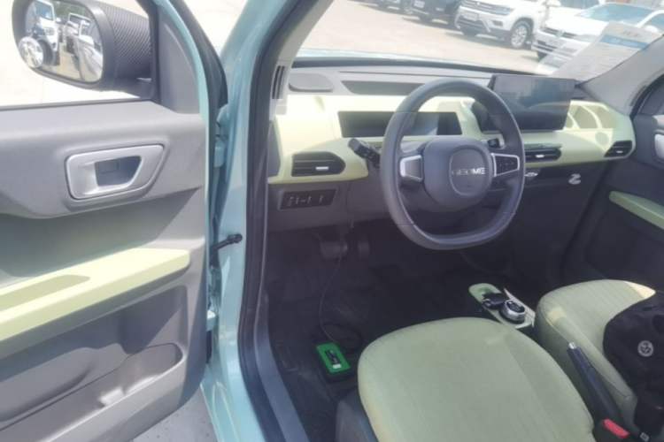 Used Geely Galaxy Panda 2023 Panda Mini 200km Endurance Bear Driver Seat