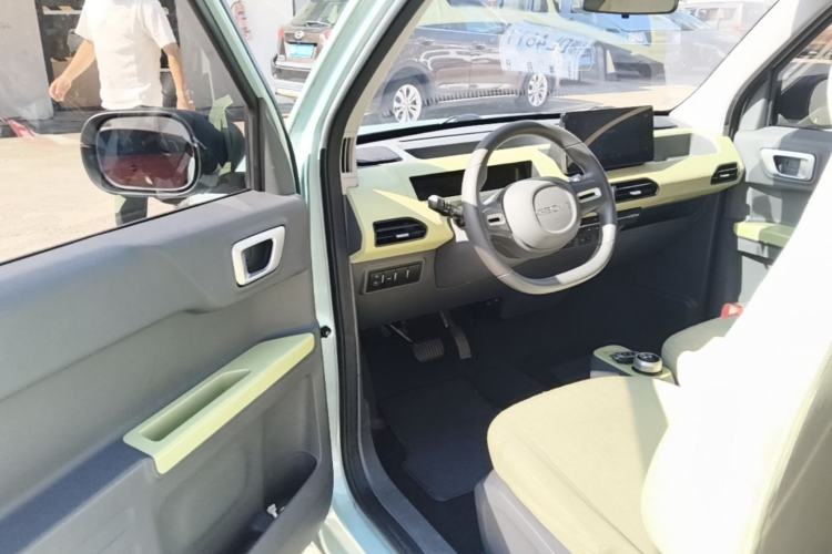 Used Geely Galaxy Panda 2023 Panda Mini 120km Cute Bear Driver Seat