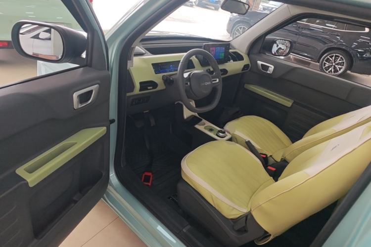 Used Geely Galaxy Panda 2023 Panda Mini 200km Endurance Bear Driver Seat