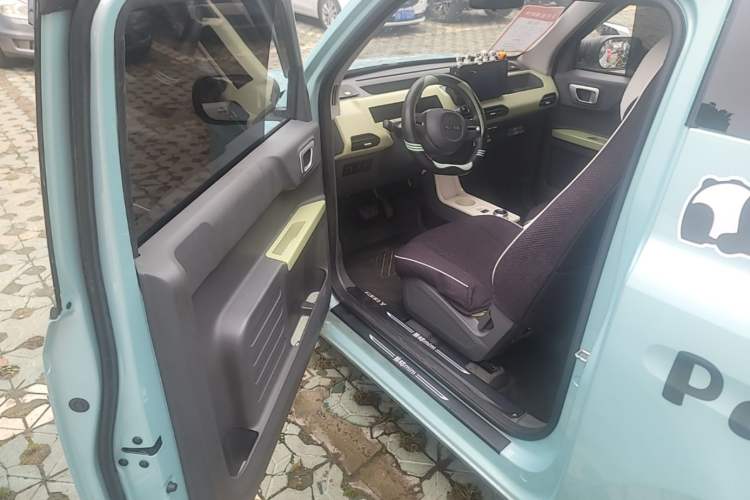 Used Geely Galaxy Panda 2023 Panda Mini 200km Endurance Bear Driver Seat