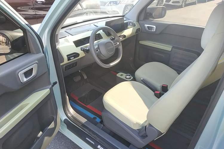 Used Geely Galaxy Panda 2023 Panda Mini 120km Cute Bear Driver Seat