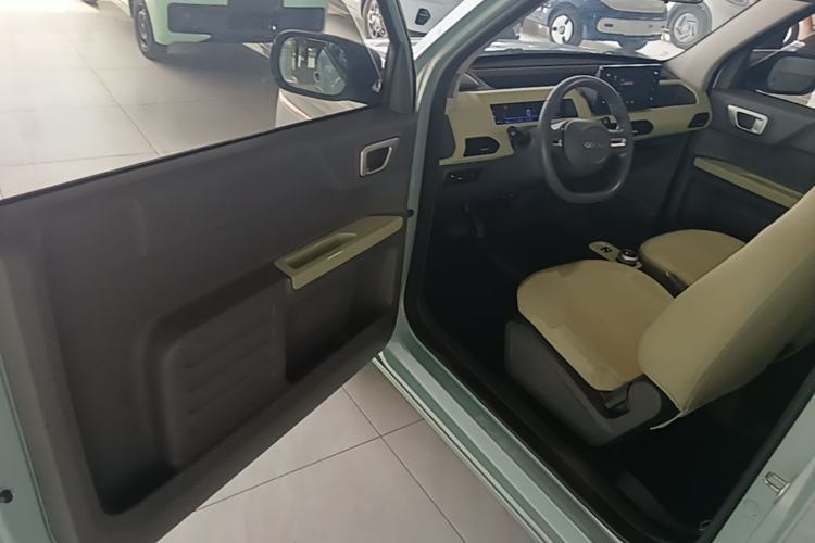 Used Geely Galaxy Panda 2023 Panda Mini 200km Endurance Bear Driver Seat