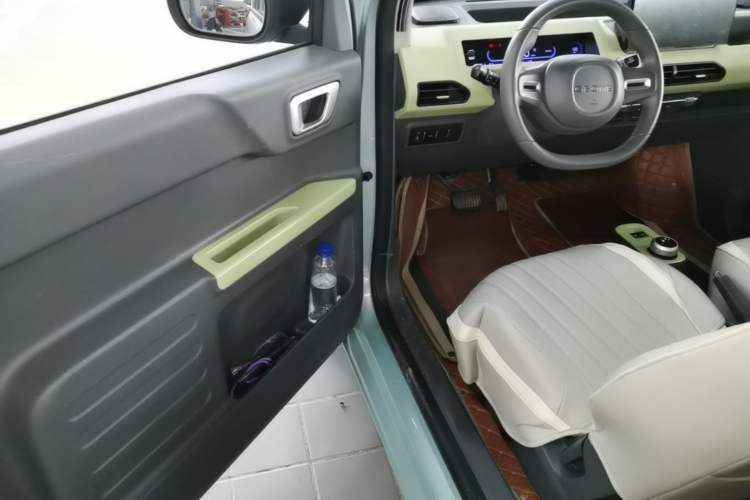 Used Geely Galaxy Panda 2023 Panda Mini 200km Endurance Bear Driver Seat