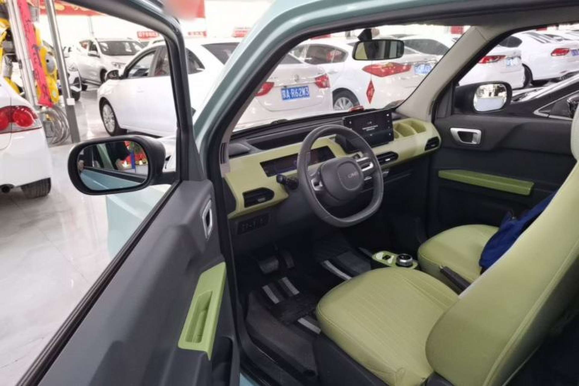 Used Geely Galaxy Panda 2023 Panda Mini 200km Endurance Bear Driver Seat