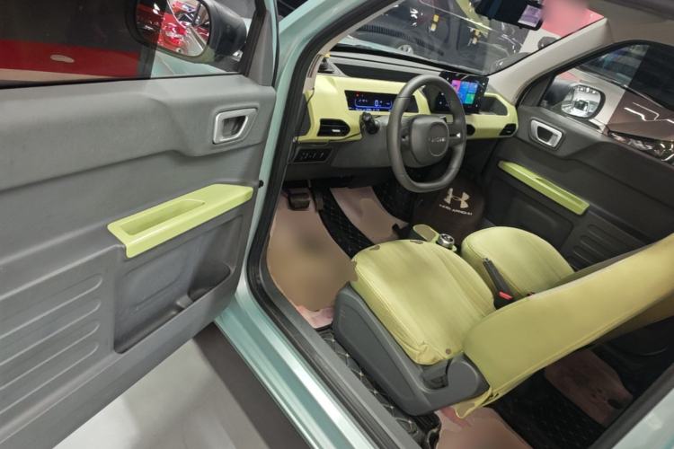 Used Geely Galaxy Panda 2023 Panda Mini 200km Endurance Bear Driver Seat