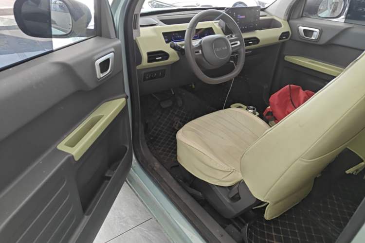 Used Geely Galaxy Panda 2023 Panda Mini 200km Endurance Bear Driver Seat