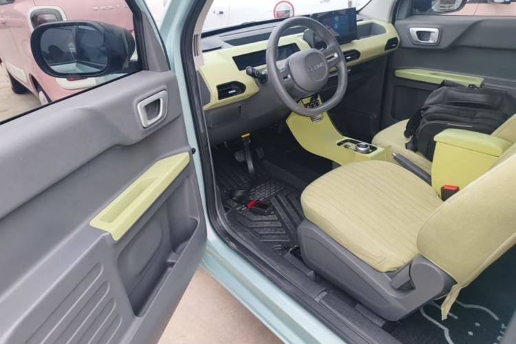 Used Geely Galaxy Panda 2023 Panda Mini 200km Endurance Bear Driver Seat