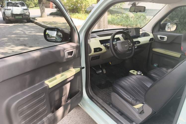 Used Geely Galaxy Panda 2023 Panda Mini 200km Endurance Bear Driver Seat