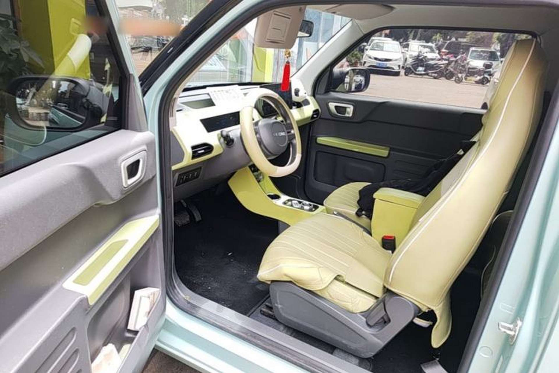 Used Geely Galaxy Panda 2023 Panda Mini 200km Endurance Bear Driver Seat