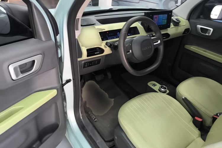 Used Geely Galaxy Panda 2023 Panda Mini 200km Endurance Bear Driver Seat